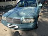 Mercedes-Benz C 220 1994 года за 850 000 тг. в Алматы – фото 2