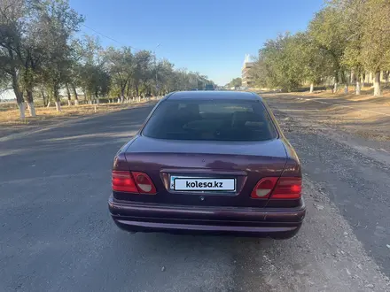 Mercedes-Benz E 230 1997 года за 2 500 000 тг. в Шу – фото 3