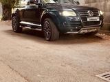 Volkswagen Touareg 2005 года за 5 800 000 тг. в Алматы