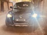 Volkswagen Touareg 2005 года за 5 800 000 тг. в Алматы – фото 2