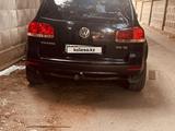Volkswagen Touareg 2005 года за 5 800 000 тг. в Алматы – фото 4