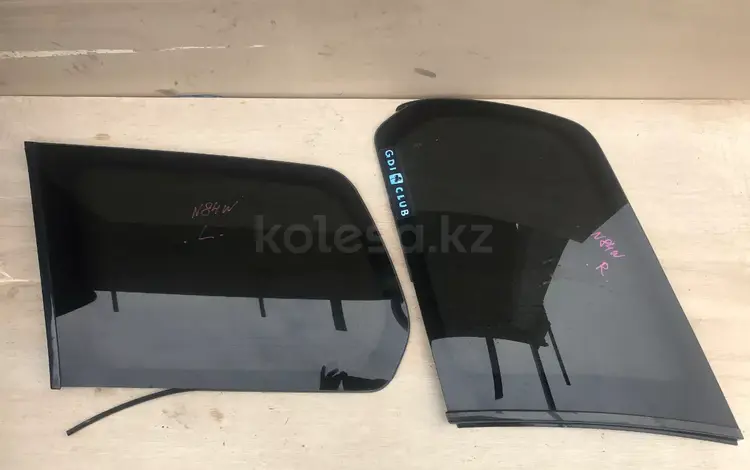 Стекло заднее глухое багажное на Митсубиси Шариот Грандис 1997-2003 за 25 000 тг. в Алматы