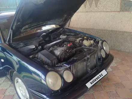 Mercedes-Benz E 230 1997 года за 1 700 000 тг. в Тараз – фото 2