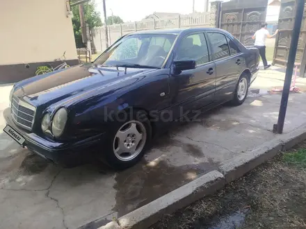 Mercedes-Benz E 230 1997 года за 1 700 000 тг. в Тараз – фото 4