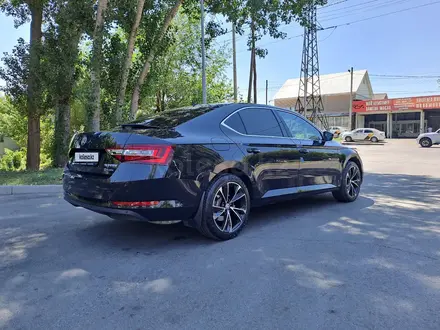 Skoda Superb 2018 года за 12 200 000 тг. в Алматы – фото 2