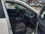 Toyota RAV4 2020 годаүшін13 500 000 тг. в Актау – фото 5