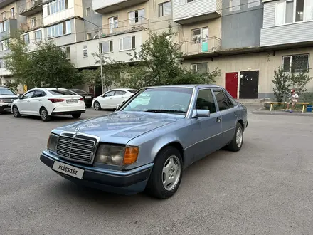 Mercedes-Benz E 220 1993 года за 2 300 000 тг. в Конаев (Капшагай) – фото 2