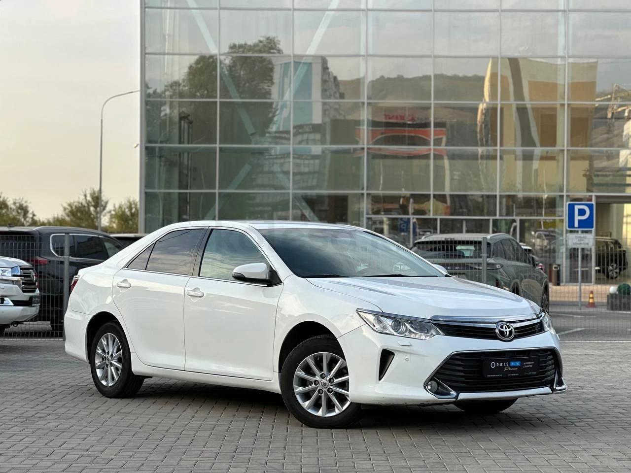 Toyota Camry 2015 г.