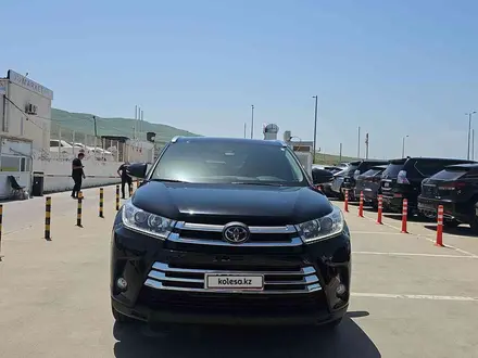 Toyota Highlander 2018 года за 10 700 000 тг. в Алматы