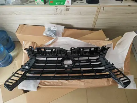 Решетка радиатора Lexus GX550 за 320 000 тг. в Алматы – фото 4