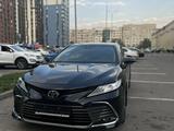 Toyota Camry 2021 года за 19 000 000 тг. в Алматы – фото 3