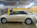 Toyota Camry 2011 года за 4 000 000 тг. в Уральск – фото 2