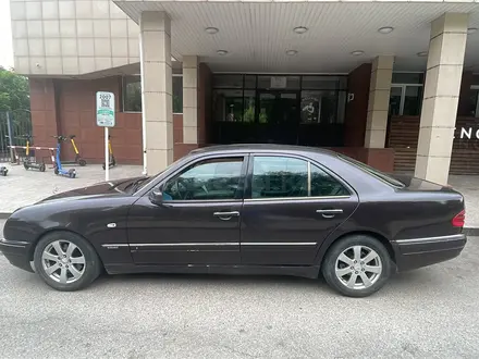 Mercedes-Benz E 280 1996 года за 1 800 000 тг. в Алматы – фото 3
