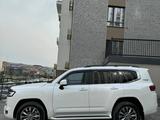 Toyota Land Cruiser 2022 года за 63 000 000 тг. в Шымкент – фото 2