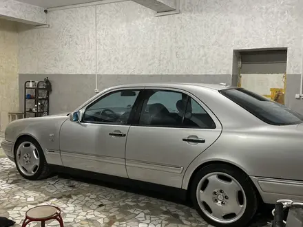 Mercedes-Benz E 430 1999 года за 5 600 000 тг. в Шымкент – фото 91