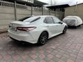 Toyota Camry 2022 годаүшін16 800 000 тг. в Алматы – фото 2