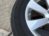 Шины 235/65/R18 Bridgestone за 100 000 тг. в Астана – фото 2