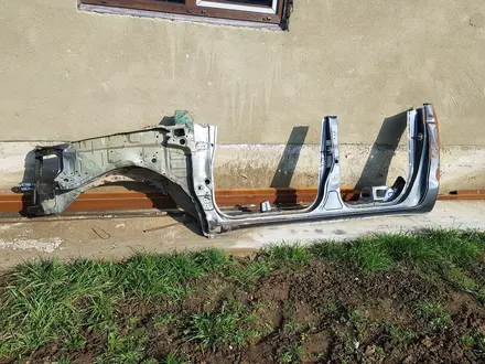 Порог со стойкой хайлюкс за 1 000 тг. в Алматы
