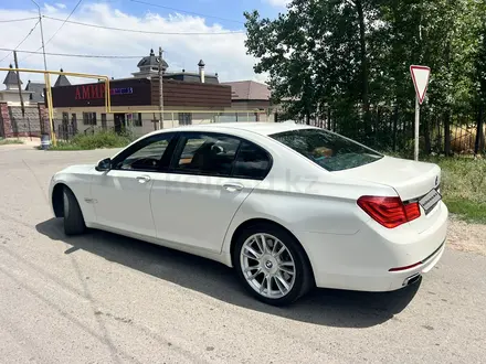 BMW 750 2012 года за 11 000 000 тг. в Алматы – фото 15