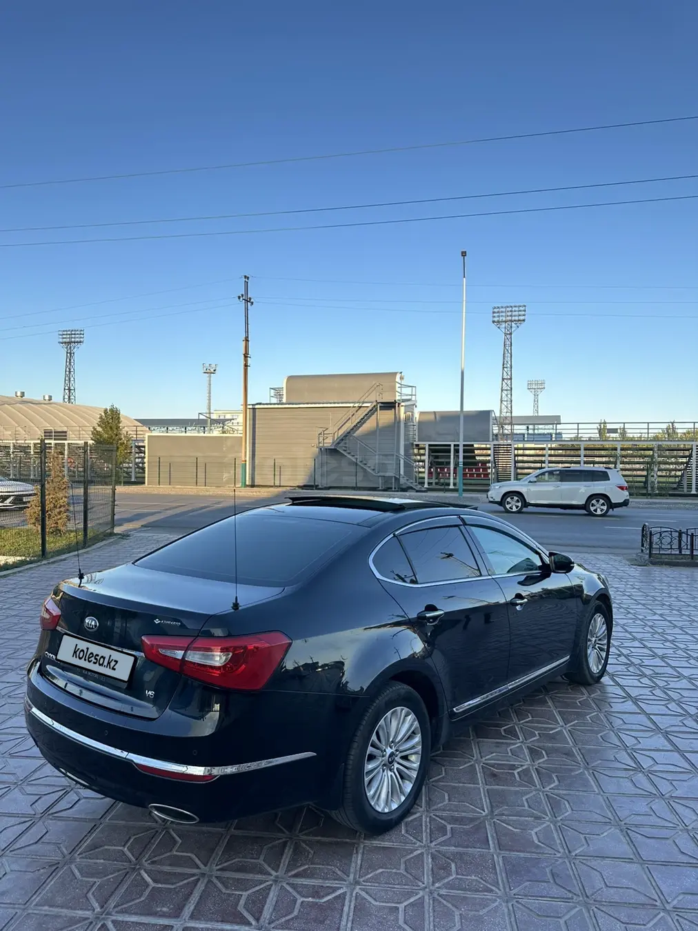 Kia Cadenza, 2015