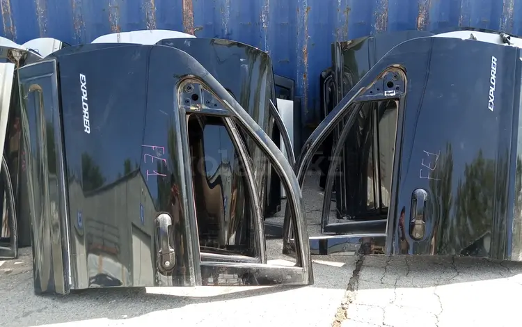 Двери передние правое левое на Ford Explorer 3 поколение за 100 000 тг. в Алматы