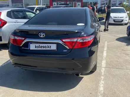 Toyota Camry 2016 года за 6 500 000 тг. в Уральск – фото 3