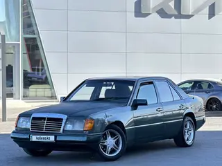 Mercedes-Benz E 230