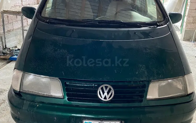 Volkswagen Sharan 1997 годаүшін1 200 000 тг. в Актау