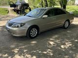 Toyota Camry 2004 года за 5 000 000 тг. в Алматы – фото 2