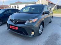 Toyota Sienna 2014 года за 8 400 000 тг. в Атырау