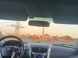 Hyundai Solaris 2015 года за 2 750 000 тг. в Атырау – фото 2