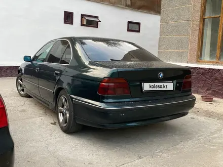 BMW 523 1998 года за 2 300 000 тг. в Алматы – фото 2