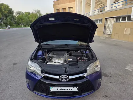 Toyota Camry 2016 года за 8 700 000 тг. в Шымкент – фото 2