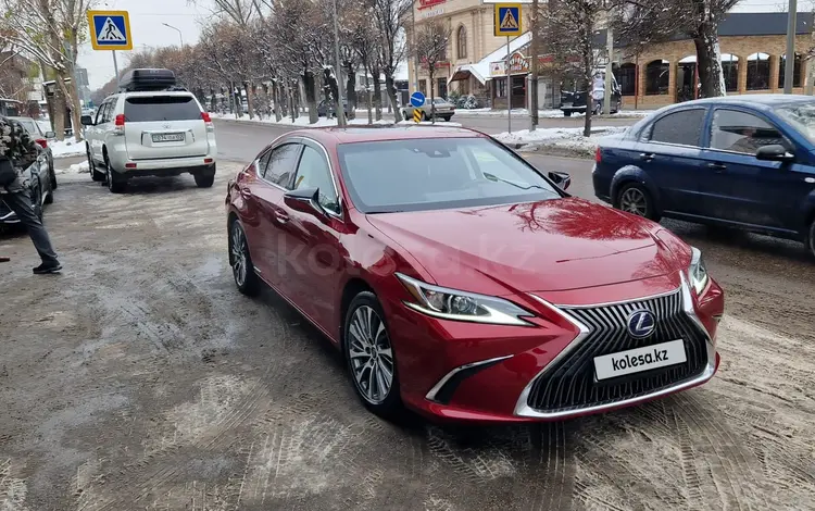 Lexus ES 300h 2019 года за 18 500 000 тг. в Алматы