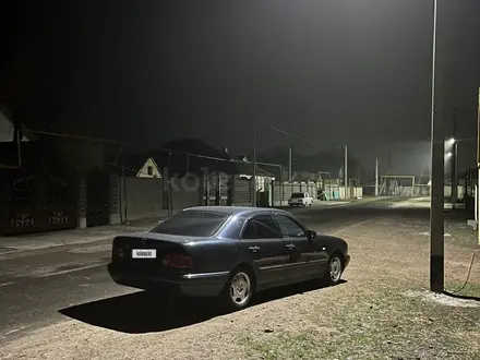 Mercedes-Benz E 230 1997 года за 2 450 000 тг. в Тараз – фото 3