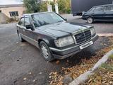 Mercedes-Benz E 300 1993 года за 2 200 000 тг. в Караганда – фото 2