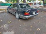 Mercedes-Benz E 300 1993 года за 2 200 000 тг. в Караганда – фото 3