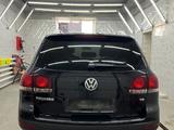 Volkswagen Touareg 2008 годаүшін8 000 000 тг. в Семей