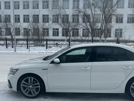 Volkswagen Passat 2018 года за 6 400 000 тг. в Жезказган – фото 4