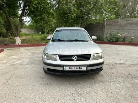 Volkswagen Passat 1997 года за 1 500 000 тг. в Шымкент – фото 2