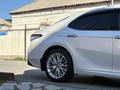 Toyota Camry 2020 года за 19 000 000 тг. в Шымкент – фото 15