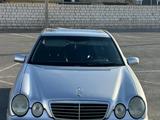Mercedes-Benz E 320 2000 года за 3 800 000 тг. в Жанаозен – фото 2