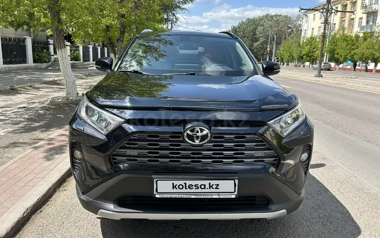 Toyota RAV4 2020 годаfor14 300 000 тг. в Караганда