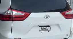 Toyota Sienna 2015 года за 12 000 000 тг. в Атырау – фото 3