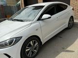 Hyundai Elantra 2018 годаfor6 900 000 тг. в Алматы – фото 2