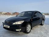 Toyota Camry 2003 года за 5 300 000 тг. в Актобе – фото 2