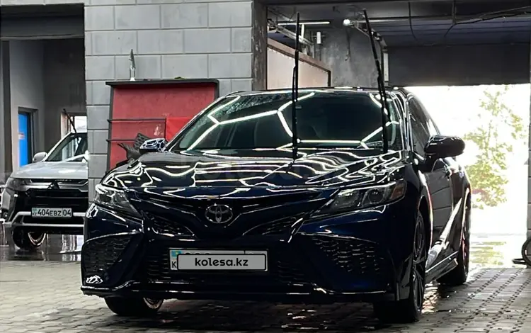Toyota Camry 2019 года за 13 000 000 тг. в Актобе
