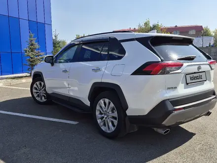 Toyota RAV4 2021 года за 13 900 000 тг. в Усть-Каменогорск – фото 2