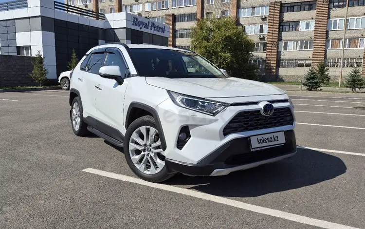 Toyota RAV4 2021 года за 13 900 000 тг. в Усть-Каменогорск