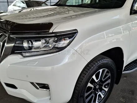 Toyota Land Cruiser Prado 2019 года за 30 700 000 тг. в Алматы – фото 17